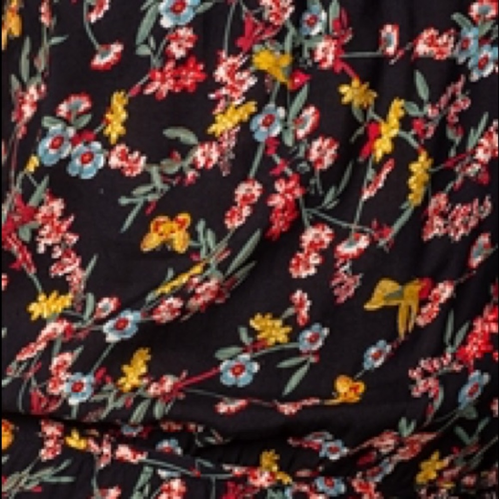 ❗️HOT SALES SLEEVELESS BLACK FLORAL PRINT JUMPSUIT - Picture 3 of 4